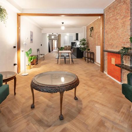 Charming And Spacious Apartments In The Heart Of Anversa Esterno foto