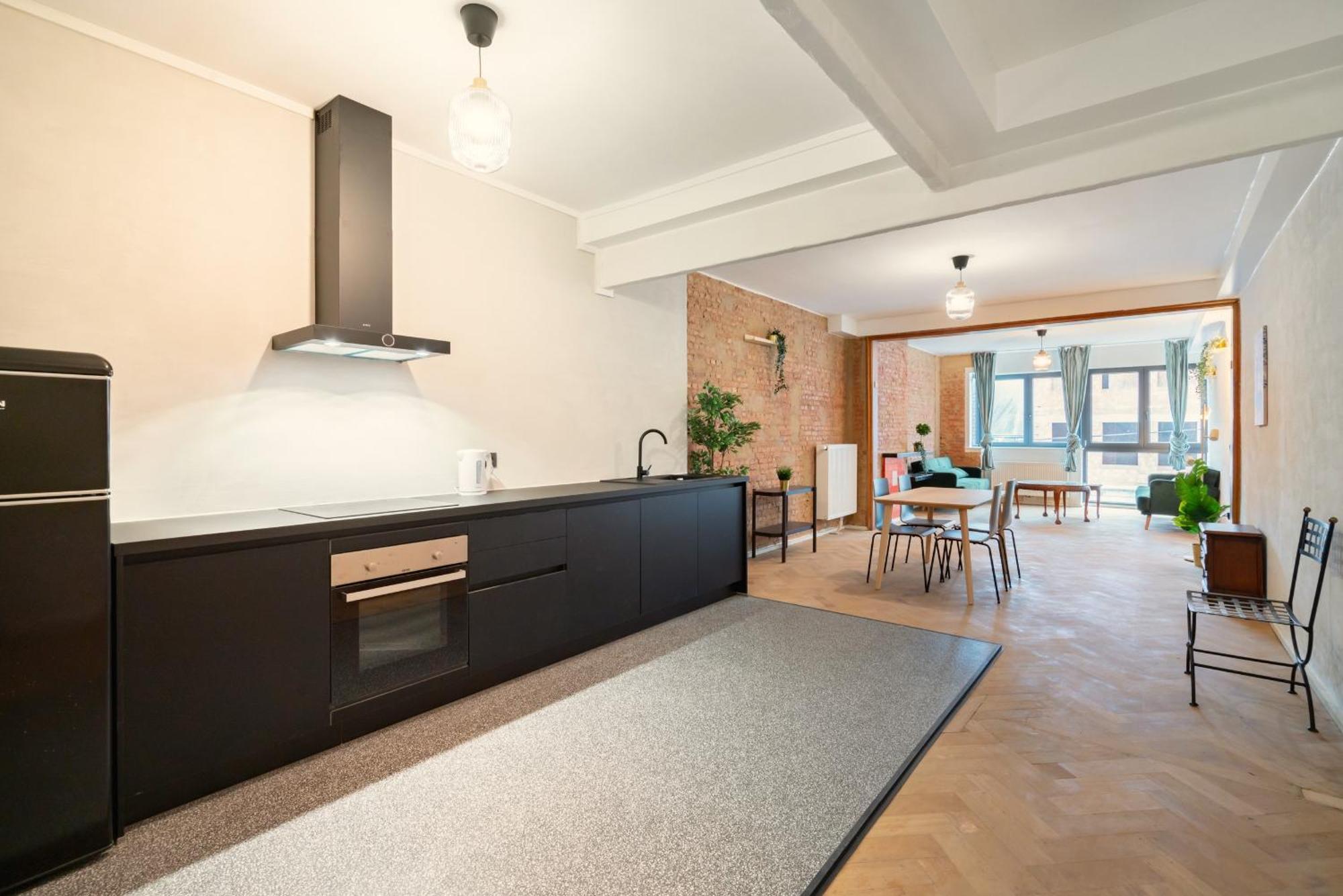 Charming And Spacious Apartments In The Heart Of Anversa Esterno foto