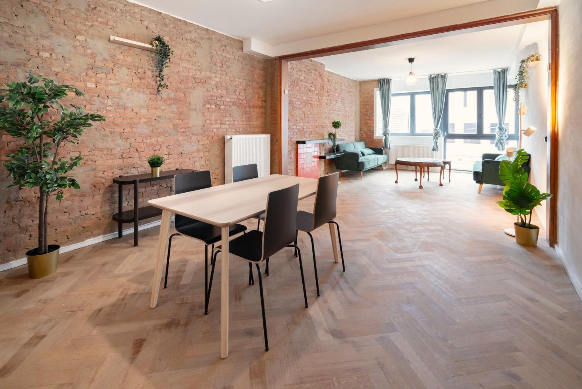 Charming And Spacious Apartments In The Heart Of Anversa Esterno foto
