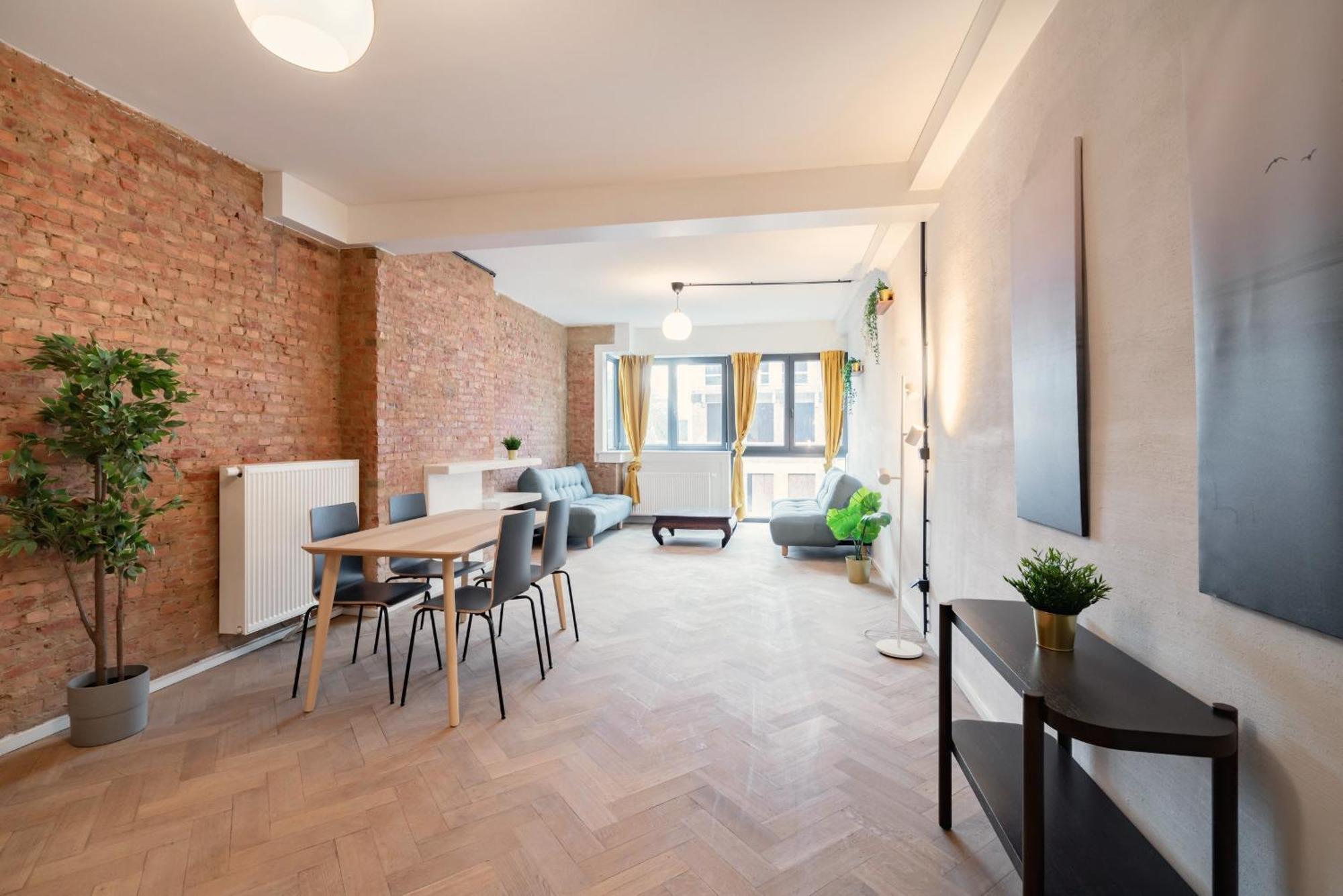 Charming And Spacious Apartments In The Heart Of Anversa Esterno foto
