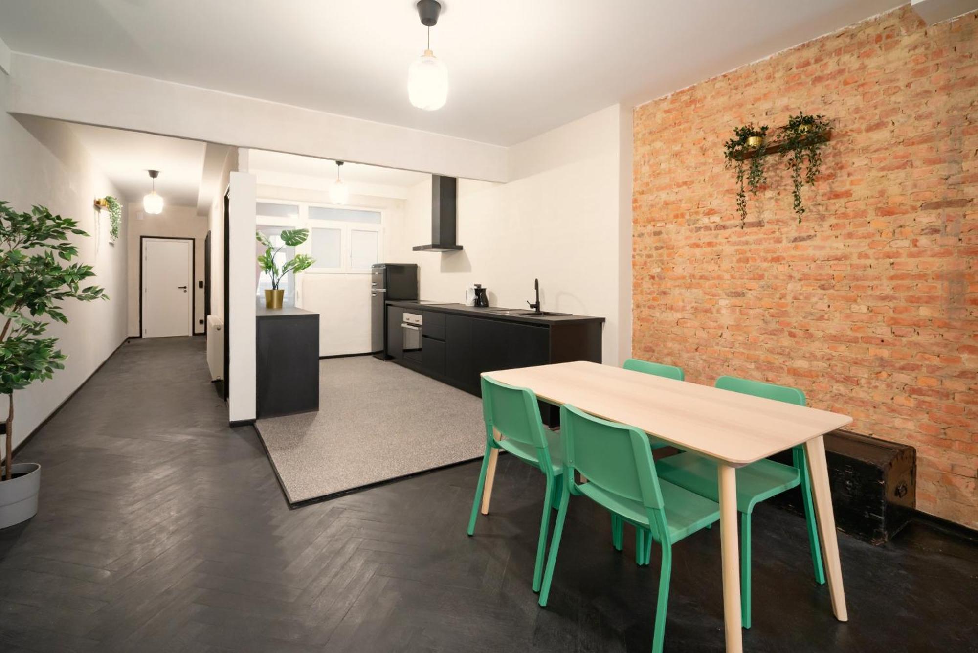 Charming And Spacious Apartments In The Heart Of Anversa Esterno foto