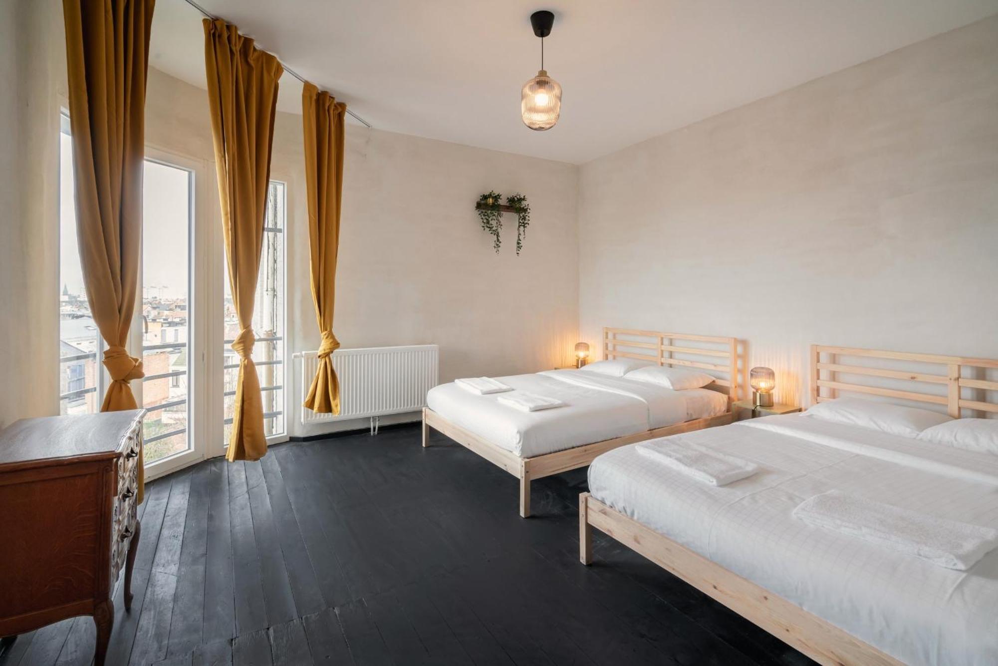 Charming And Spacious Apartments In The Heart Of Anversa Esterno foto