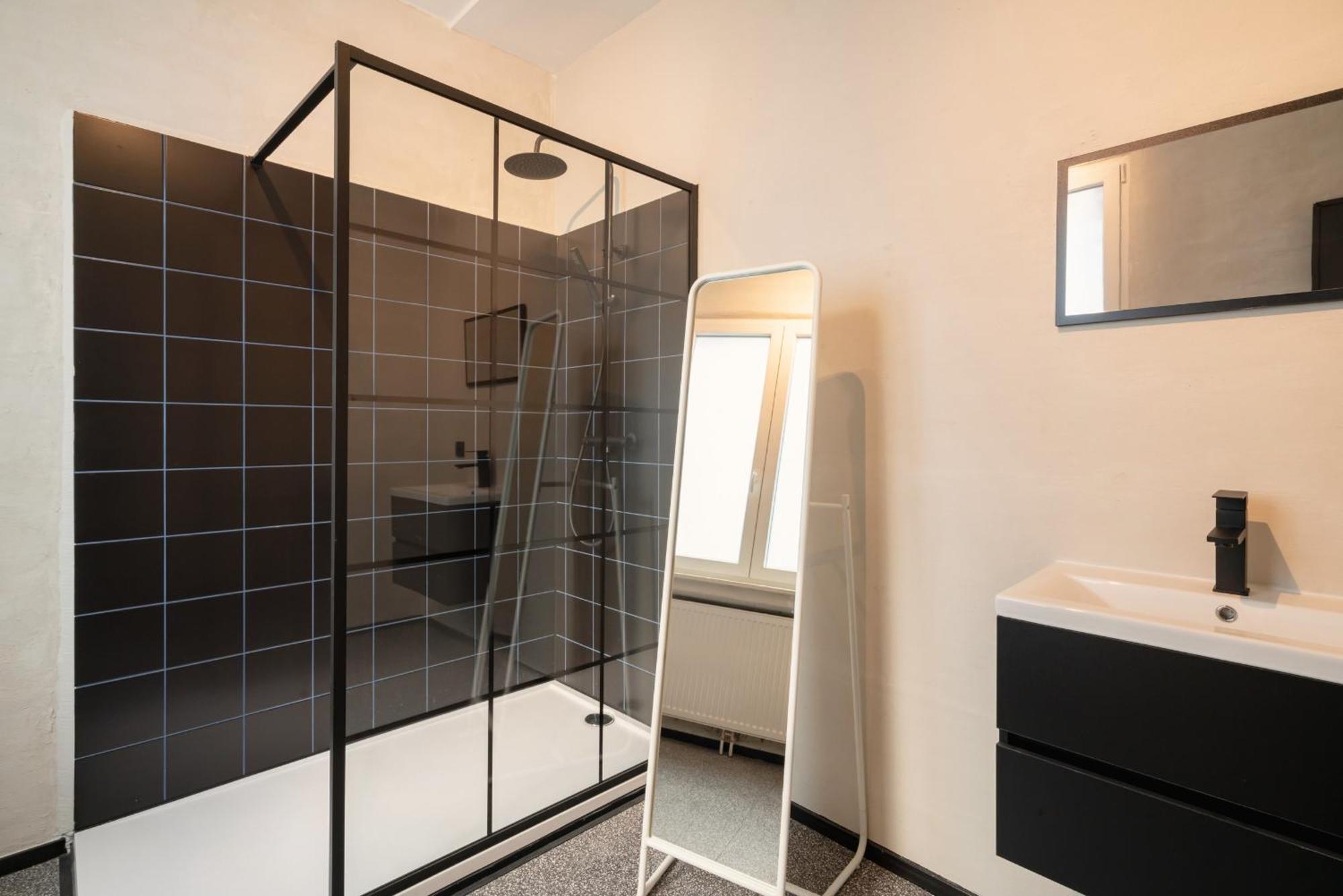 Charming And Spacious Apartments In The Heart Of Anversa Esterno foto